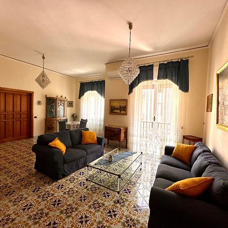 Maman Suite, City Center Near Molo Beverello Nápoles Exterior foto